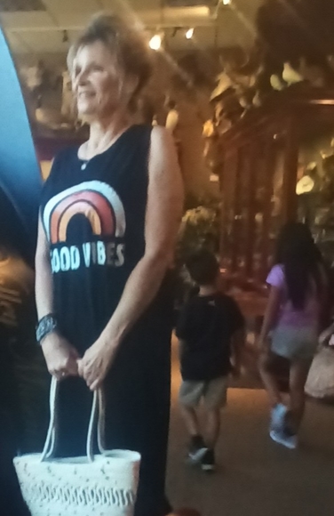 Meet your Posher, Julie - Picture 1 of 1